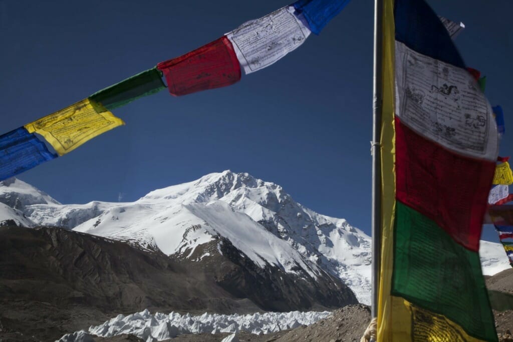 ¡Se cierra el Everest…los “sherpas” se quedan sin trabajo!